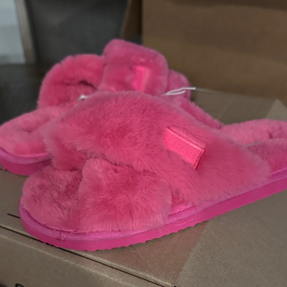 Tahari Pink Fuzzy Slippers